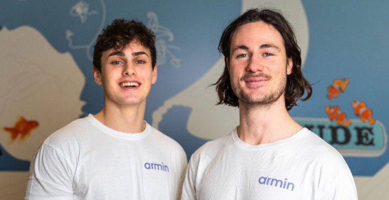 Die Chatarmin-Gründer (vl.) Armin Daryabegi und Johannes Mansbart | (c) Chatarmin