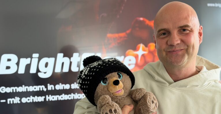 BrightFlare, KI-Spielzeug, Teddybär, vernetztes Spielzeug.