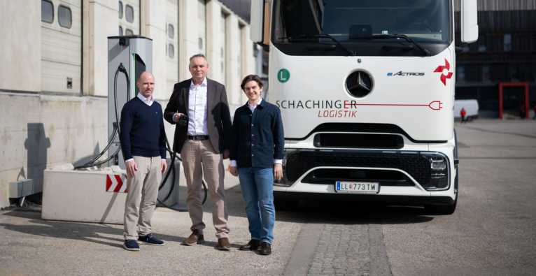 v.l.n.r. Lukas Skarabela, Klaus Ahamer (beide Schachinger) & Korbinian Kasinger (kW-Solutions) | Foto © Paul Gruber