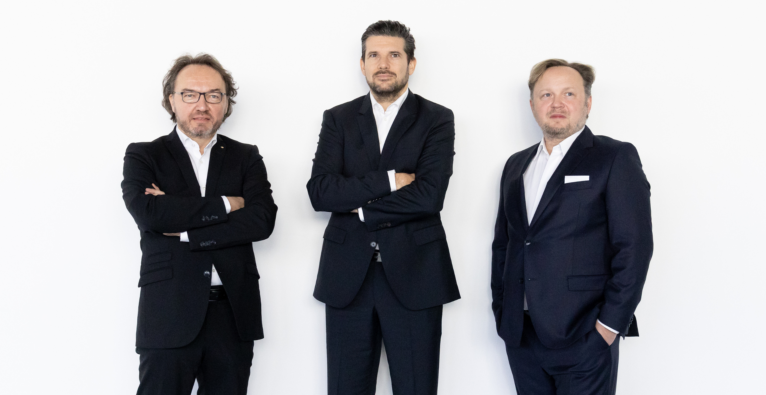 Das Emerald-Horizon-Management (vl.) Mario J. Müller (Vice President R&D), Philipp Pölzl (Vice President Operations) und Florian Wagner (CEO) | © Wolf