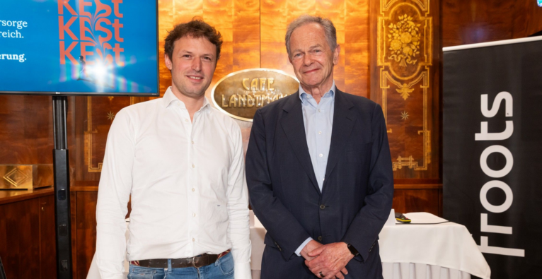 froots CEO David Mayer-Heinisch und froots Investor & Advisor Andreas Treichl bei der Pressekonferenz im Café Landtmann © Roland Unger/froots