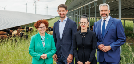 (v.l.n.r.) Staatssekretärin Elisabeth Zehetner, CEO Lukas Püspök, Vorstandvorsitzende Erste Bank Gerda Holzinger-Burgstaller und EIB-Vizepräsident Karl Nehammer kamen zur Eröffnung des Super-Hybrid Projekts. (c) Maria Hollunder