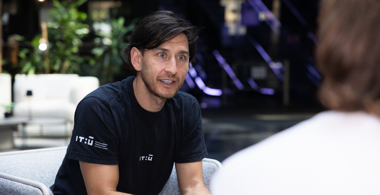 Daniel Cracau ist Daniel Cracau, Founding Director Outreach & Start-ups der IT:U | (c) brutkasten / Dervisevic