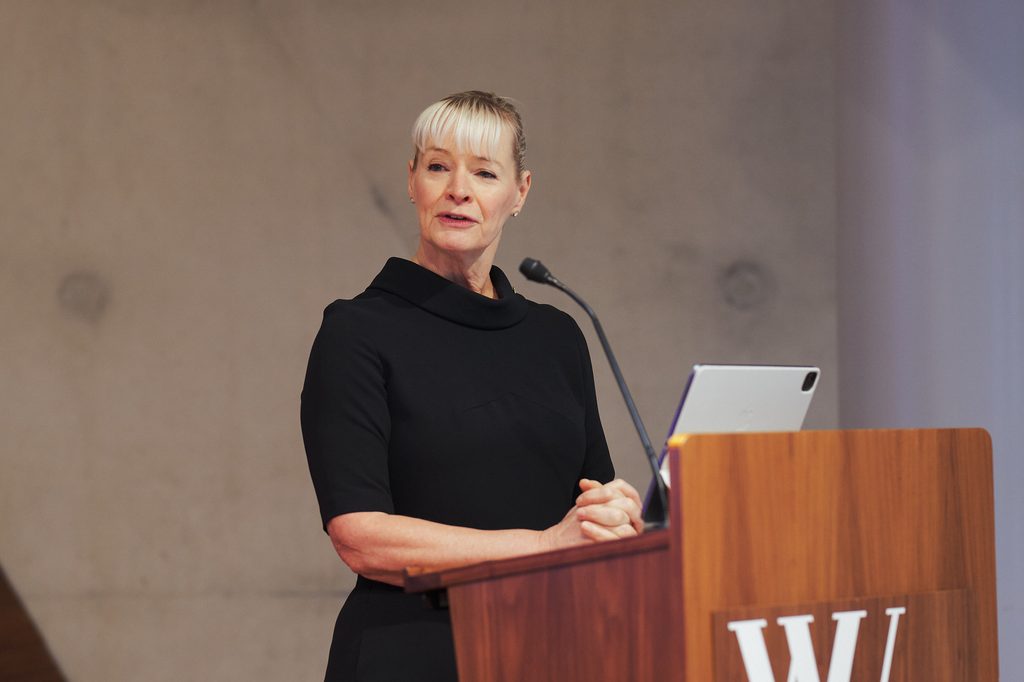Angela Wilkinson | (c) VERBUND / elephant and porcelaine
