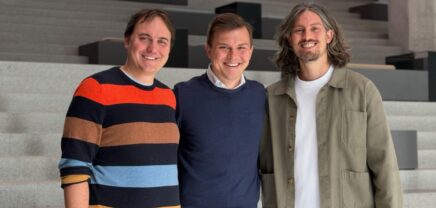 Das Helferline-Führungsteam (vl.) Janko Glavić (CTO) und die beiden Gründer Clemens Schmidgruber (CEO) und Alexander Niederhofer (COO) | (c) Helferline