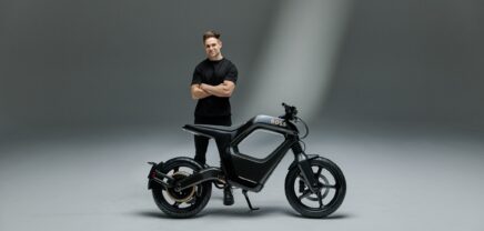 Novus-Gründer und CEO René Renger mit dem Novus One